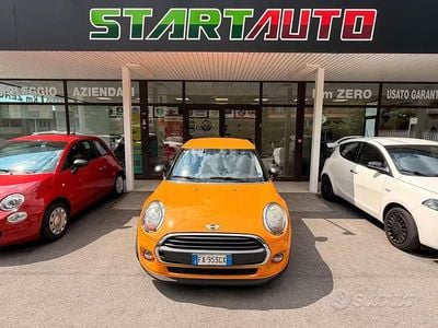 Begagnad Mini ONE 102 HK (75 kW) 2015 Orange Halvkombi