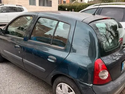 Usata Renault Clio 75 CV (55 kW) 2005 Verde Utilitaria
