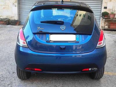 Usata Lancia Ypsilon Gold 69 CV (50 kW) 2023 Blu/azzurro Utilitaria