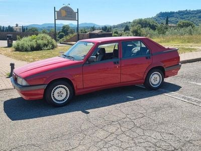 Usata Alfa Romeo 75 148 CV (108 kW) 1991 Rosso Berlina