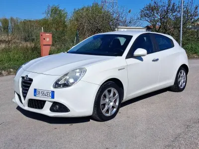 Usata Alfa Romeo Giulietta Impression 105 CV (77 kW) 2013 Bianco Utilitaria
