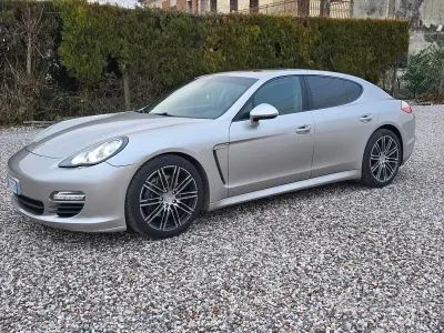Usata Porsche Panamera 250 CV (183 kW) 2012 Grigio Utilitaria