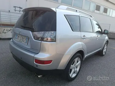Usata Mitsubishi Outlander Instyle 140 CV (102 kW) 2008 Grigio SUV