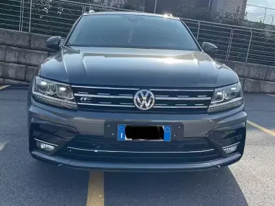 Usata VW Tiguan R-line 116 CV (85 kW) 2019 Grigio SUV