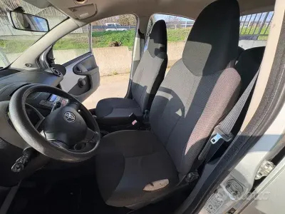 Usata Toyota Aygo 68 CV (50 kW) 2007 Grigio Utilitaria