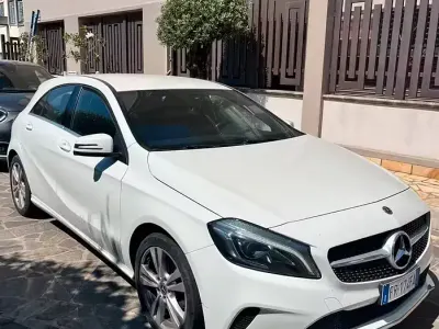 Usata Mercedes A180 Premium 109 CV (80 kW) 2018 Bianco Berlina