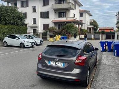 Usata Ford Focus Titanium 115 CV (84 kW) 2011 Grigio Berlina