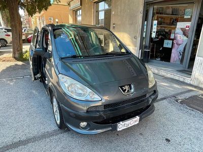 Argento Usata 2007 Peugeot 1007 Monovolume | 3800 € (Molto cara)