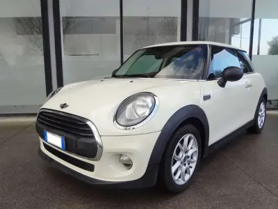 Usata Mini ONE 75 CV (55 kW) 2016 Beige Utilitaria