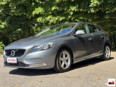 Usata Volvo V40 R-Design Momentum 88 CV (64 kW) 2018 Bianco Berlina