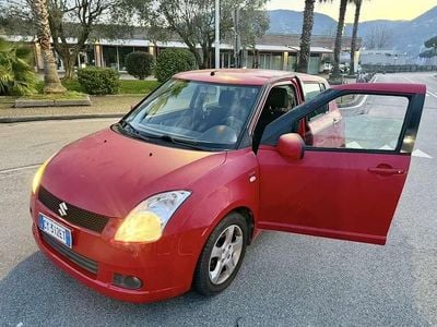 Usata Suzuki Swift GLX 69 CV (50 kW) 2005 Rosso Utilitaria