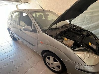 Usata Ford Focus 116 CV (85 kW) 2003 Grigio Berlina