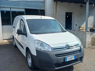 Usata Citroën Berlingo 99 CV (72 kW) 2017 Bianco Monovolume