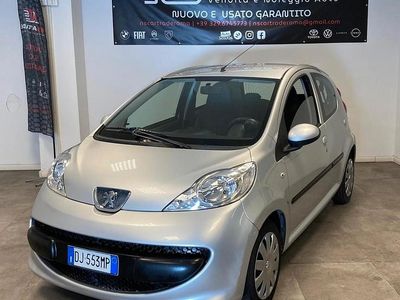 Usata Peugeot 107 68 CV (50 kW) 2008 Argento Utilitaria