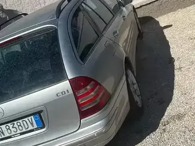 Usata Mercedes C220 150 CV (110 kW) 2004 Grigio Station wagon