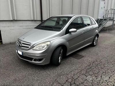 Usata Mercedes B200 140 CV (102 kW) 2006 Grigio Monovolume
