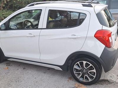 Usata Opel Karl Rocks 75 CV (55 kW) 2018 Bianco Utilitaria
