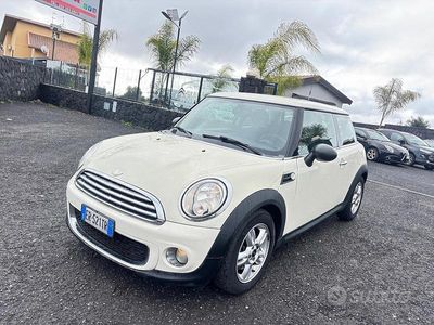 Usata Mini Cooper D 90 CV (66 kW) 2013 Bianco Utilitaria