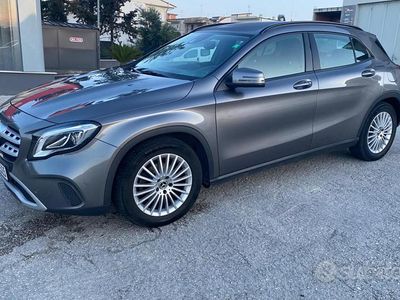 Usata Mercedes GLA200 136 CV (100 kW) 2019 Grigio SUV