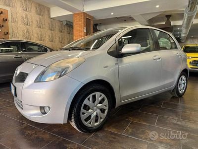 Usata Toyota Yaris Sol 87 CV (63 kW) 2008 Grigio Utilitaria