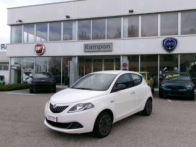 Usata Lancia Ypsilon Gold 70 CV (51 kW) 2023 Bianco Utilitaria
