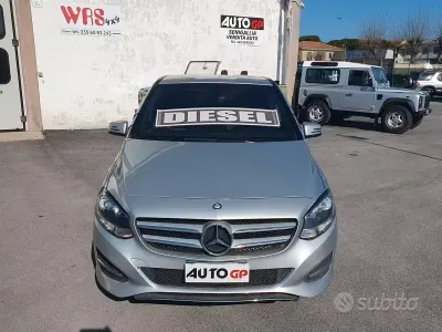 Usata Mercedes B180 122 CV (89 kW) 2015 Grigio Monovolume