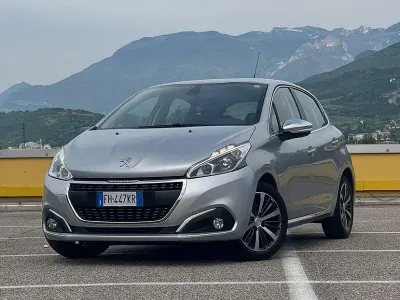 Usata Peugeot 208 Allure 75 CV (55 kW) 2017 Grigio Utilitaria