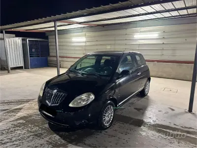 Usata Lancia Ypsilon 75 CV (55 kW) 2007 Nero Utilitaria