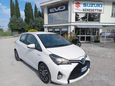 Usata Toyota Yaris 73 CV (53 kW) 2015 Bianco Utilitaria