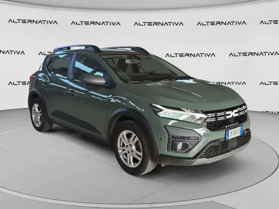 Usata Dacia Sandero Comfort 91 CV (66 kW) 2023 Verde oxide Berlina