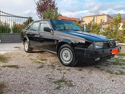 Käytetty Alfa Romeo 75 155 HP (114 kW) 1991 Musta Sedan