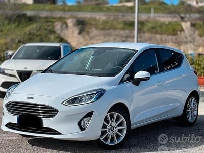 Usata Ford Fiesta Titanium 86 CV (63 kW) 2018 Bianco Utilitaria