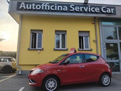 Usata Lancia Ypsilon Silver 85 CV (62 kW) 2016 Rosso Utilitaria