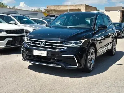 Usata VW Tiguan R-line 150 CV (110 kW) 2023 Nero SUV