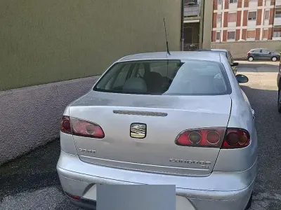 Usata Seat Cordoba 101 CV (74 kW) 2004 Grigio Berlina