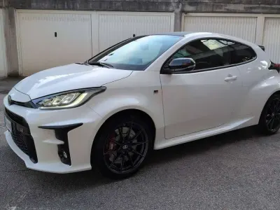 Usata Toyota Yaris 261 CV (191 kW) 2021 Bianco Utilitaria