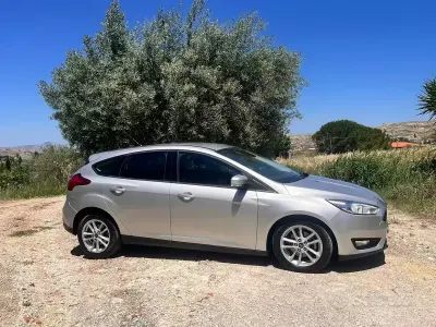 Usata Ford Focus 120 CV (88 kW) 2015 Grigio Berlina