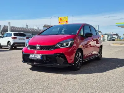 Usata Honda Jazz Sport 107 CV (78 kW) 2023 Premium crystal red Utilitaria
