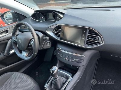 Usata Peugeot 308 Active 102 CV (75 kW) 2020 Grigio Station wagon