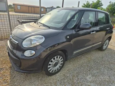 Begagnad Fiat 500L Lounge 95 HK (69 kW) 2015 Svart Minibuss