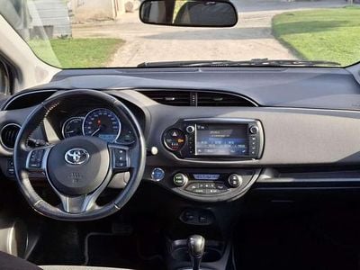 Usata Toyota Yaris Hybrid Style 75 CV (55 kW) 2016 Berlina