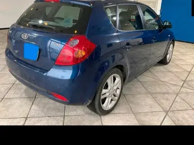 Usado Kia Ceed GT Platinum 90 CV (66 kW) 2012 Azul Berlina