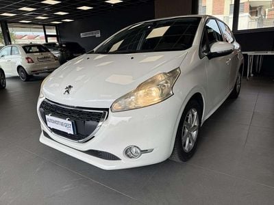 Usata Peugeot 208 Active 82 CV (60 kW) 2013 Bianco Utilitaria