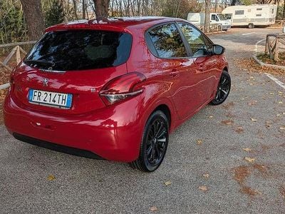 Usata Peugeot 208 Allure 83 CV (61 kW) 2018 Rosso Utilitaria
