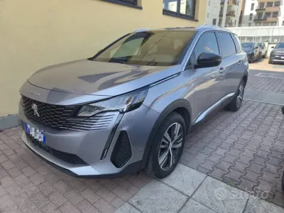 Usata Peugeot 5008 Allure 131 CV (96 kW) 2022 Grigio SUV