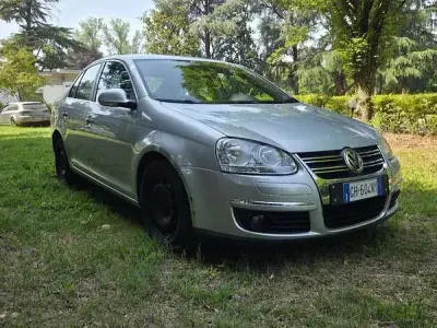 Usata VW Jetta Comfortline 105 CV (77 kW) 2008 Grigio Berlina