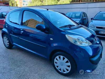 Usata Peugeot 107 68 CV (50 kW) 2005 Bluazzurro Utilitaria