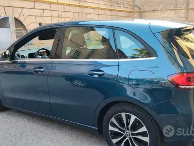 Usata Mercedes B180 116 CV (85 kW) 2022 Bluazzurro Utilitaria