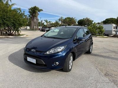 Usata Ford Fiesta Titanium 69 CV (50 kW) 2011 Blu Utilitaria