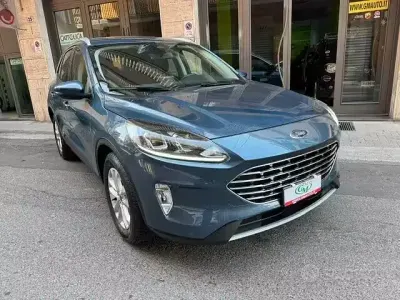 Usata Ford Kuga Titanium 120 CV (88 kW) 2021 Blu SUV